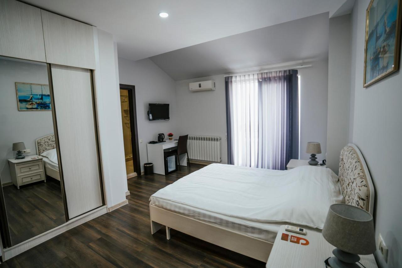 West Apart Hotel Batumi Exterior photo