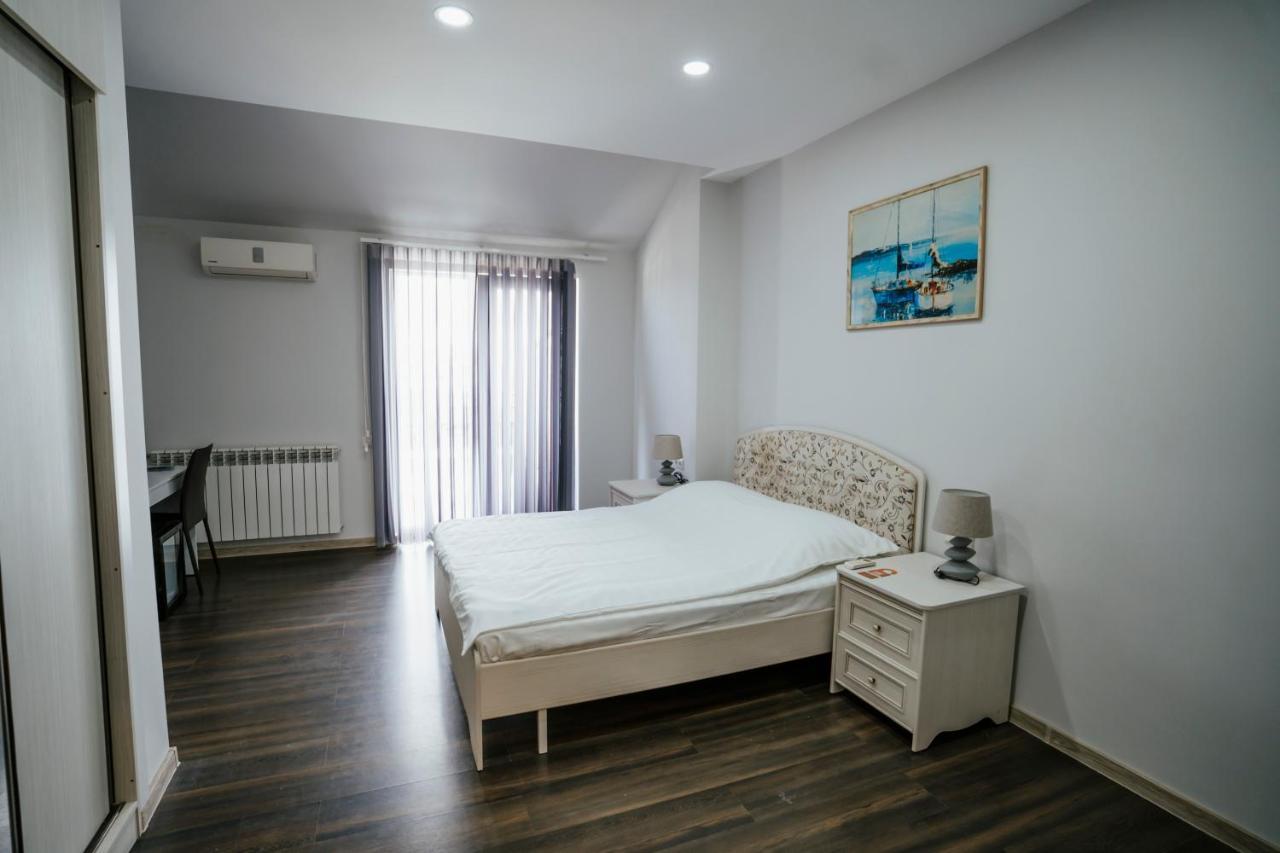 West Apart Hotel Batumi Exterior photo