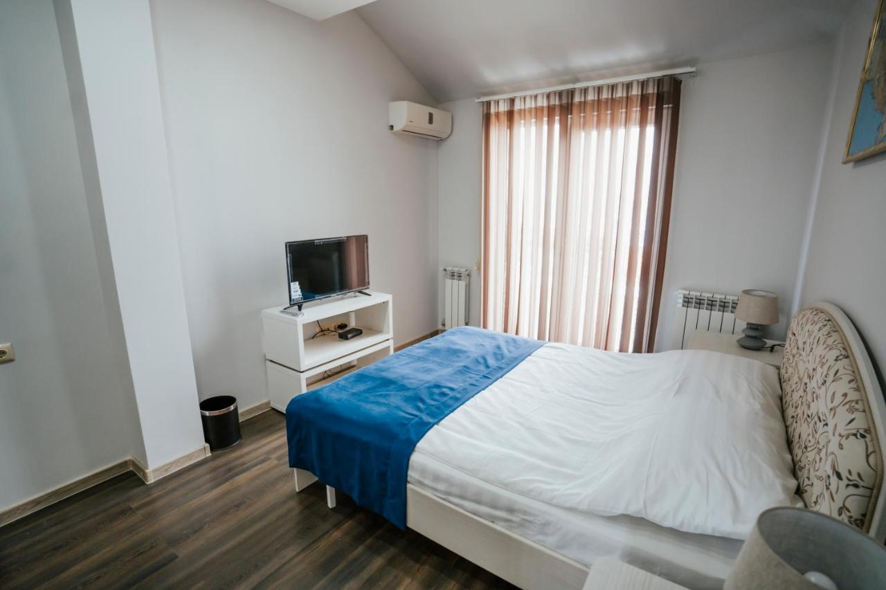 West Apart Hotel Batumi Exterior photo